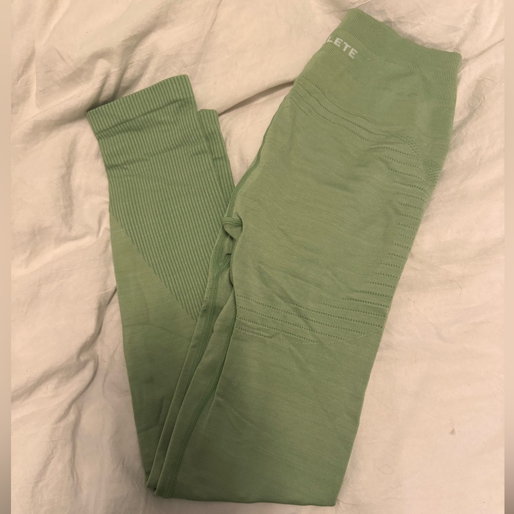 Alphalete Leggings - Pistachio - Small